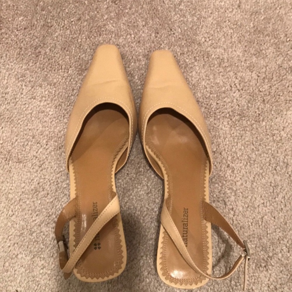 Naturalizer pumps